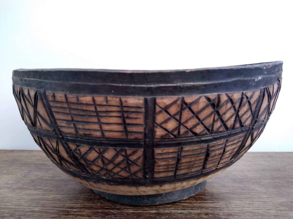 Vintage African Wooden Large Decorated Bowl Dish Scoop fruit display decor circa 1980-90’s