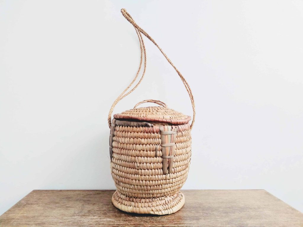 Vintage French wicker woven small lidded handled carrying basket circa 1980-90s