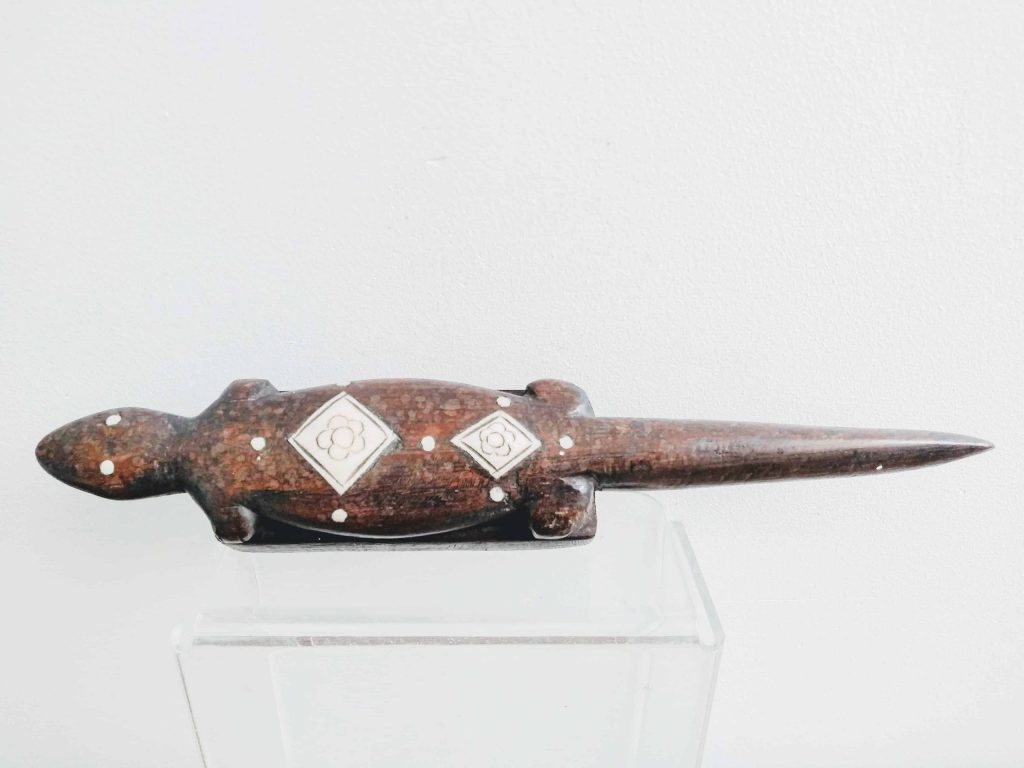 Vintage Papua New Guinea South Pacific Boar Pig Horn Carved Lizard Ornament On Wood Stand Ornament Decor Figurine c1960-80's
