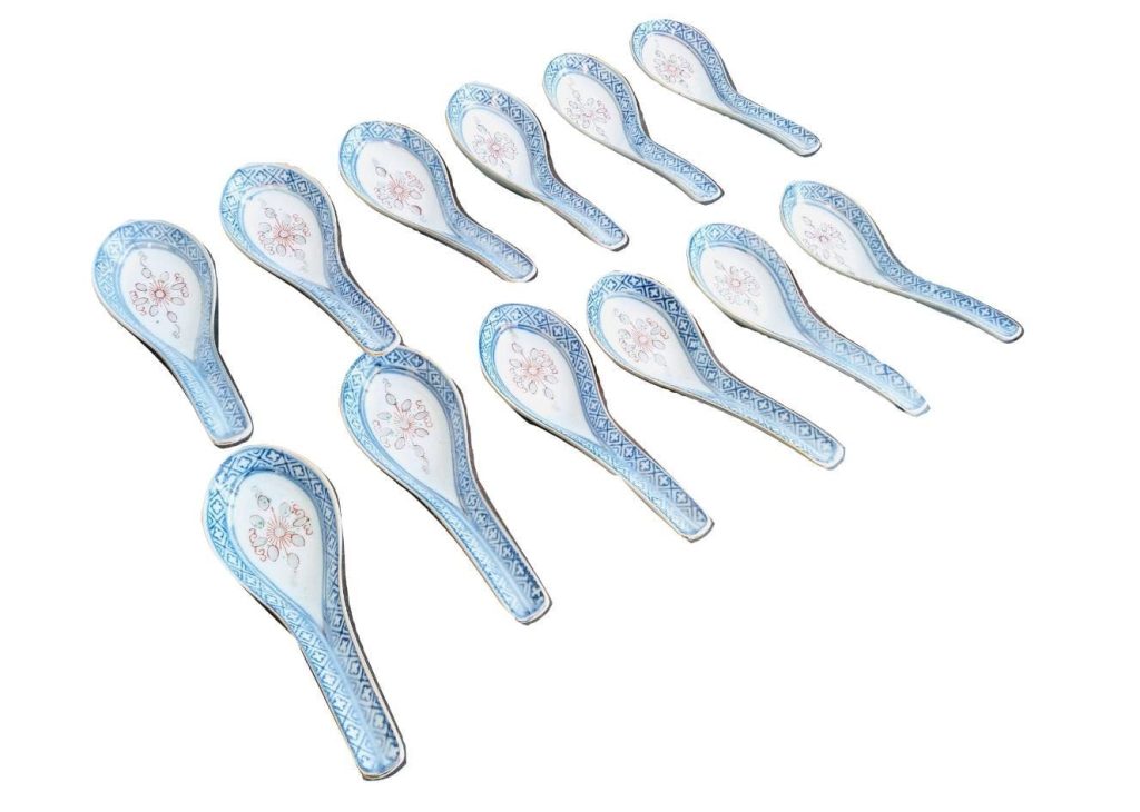 Vintage French 12 x Chinese Blue White Ceramic Soup Rice Pattern Transparant Spoon Traditional Eating Spoons Ladles c1990’s 3