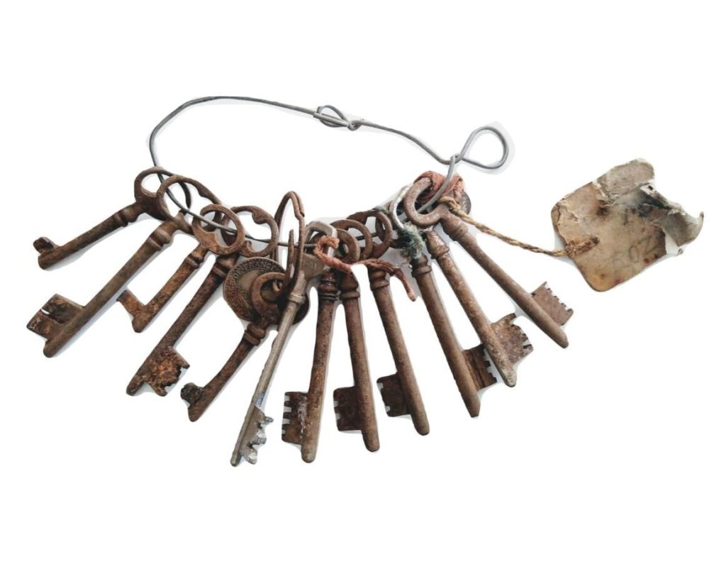 Antique French Medium Rusty Iron Key Collection As Found On Wire Loop Cupboard Drawer Rusty Keys Door Lock c1910-60’s