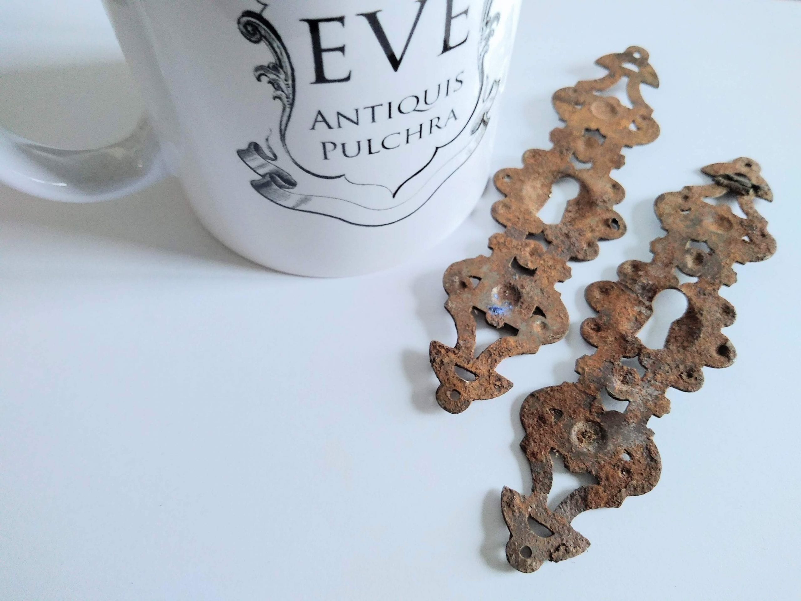 Antique French Ornate Rusty Iron Metal Small Key Hole Plate Cover Decor Keyhole Door Furniture Decoration c1910’s 2 Antique French Ornate Rusty Iron Metal Small Key Hole Plate Cover Decor Keyhole Door Furniture Decoration c1910's - Image 2