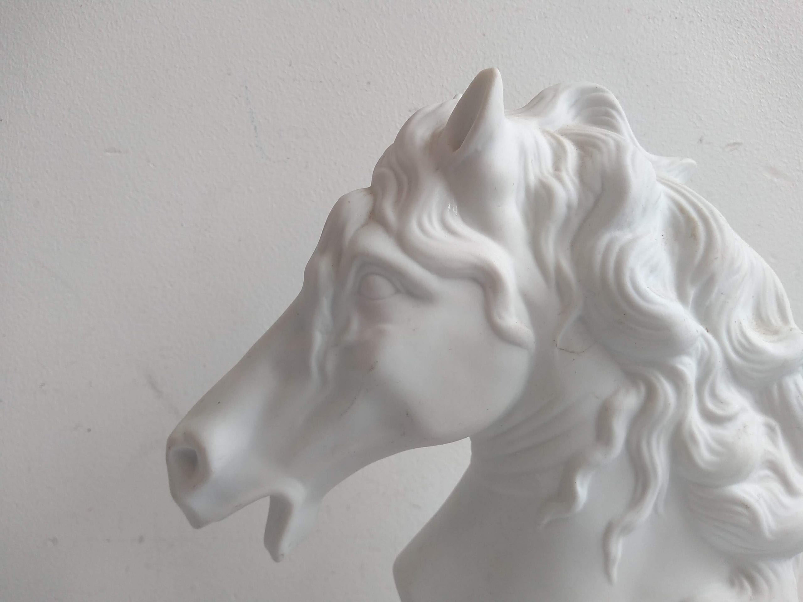 Vintage French Ceramic Large White Horse Knight Chess Ornament Figurine Sculpture Statue circa 1980-90’s 2 Vintage French Ceramic Large White Horse Knight Chess Ornament Figurine Sculpture Statue circa 1980-90's - Image 2