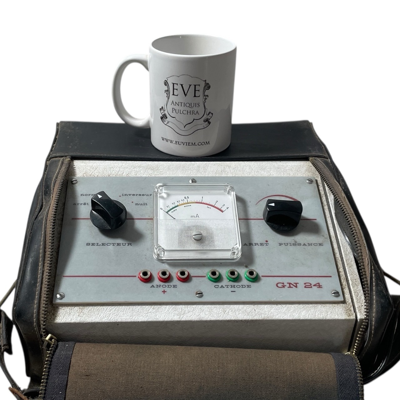 Vintage French Electrical Testing Equipment Meter Cased GN24 1960-70’s 2 Vintage French Electrical Testing Equipment Meter Cased GN24 1960-70's - Image 2