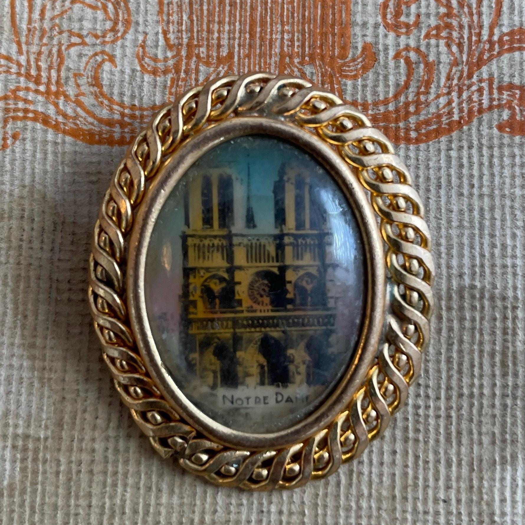 Vintage French Oval Brooch Featuring a Print of Notre Dame Cathedral Gold Tone Metal Setting Miniature Badge Jewellery 1950’s / EVE Vintage French Oval Brooch Featuring a Print of Notre Dame Cathedral Gold Tone Metal Setting Miniature Badge Jewellery 1950’s / EVE