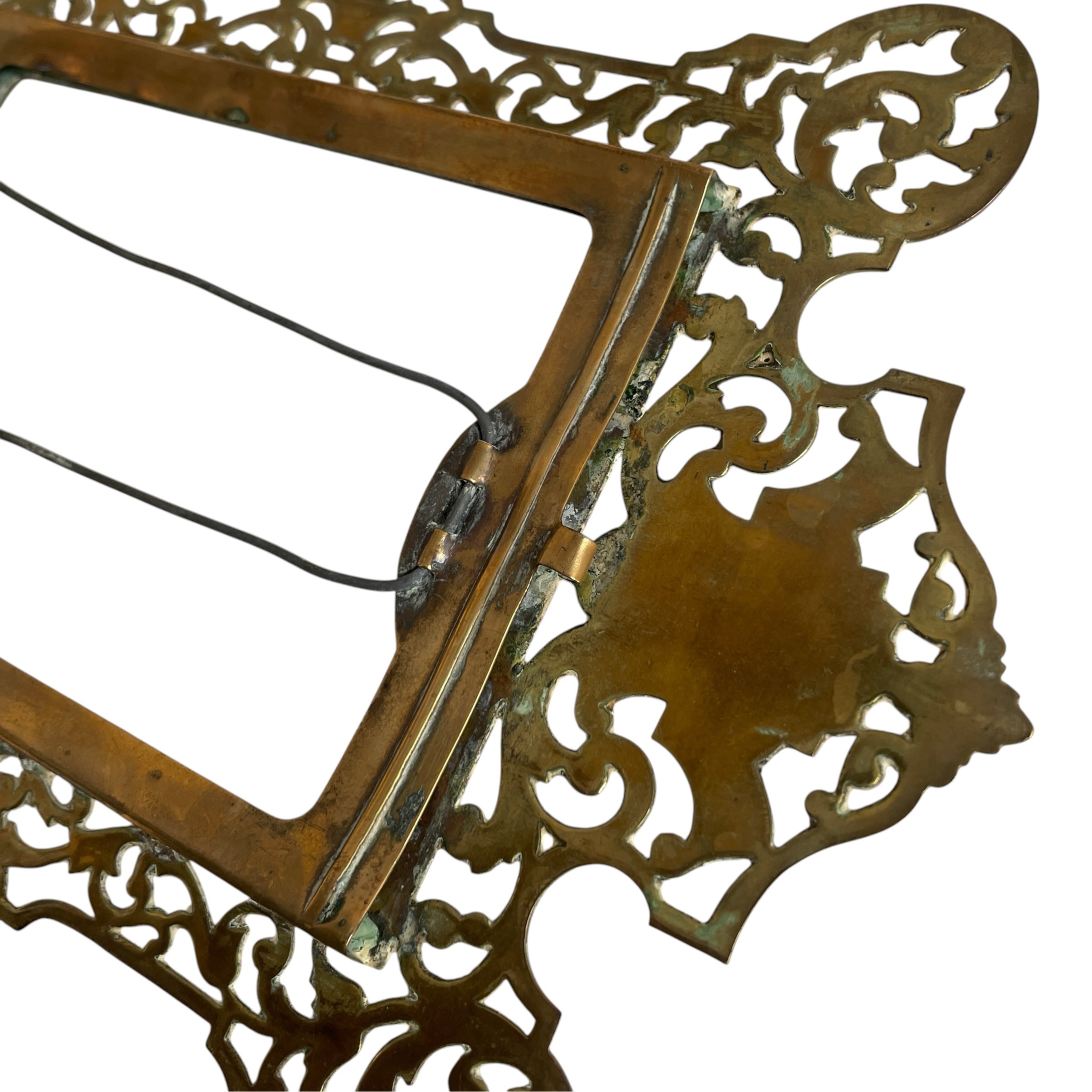 Antique French Ornate Pierced Brass Tabletop Picture Frame with Scrollwork for Decor circa 1900’s / EVE 6 Antique French Ornate Pierced Brass Tabletop Picture Frame with Scrollwork for Decor circa 1900's / EVE - Image 6