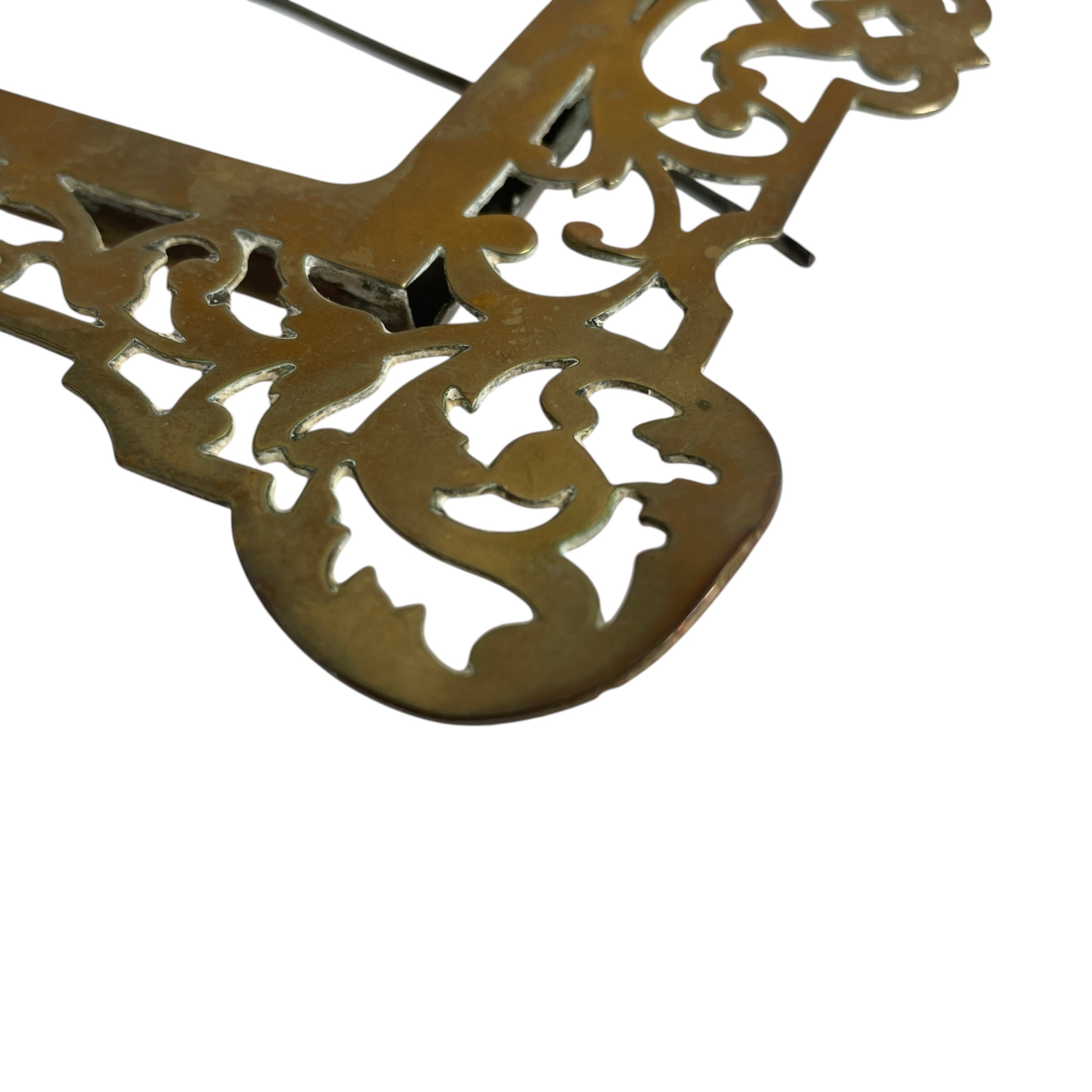 Antique French Ornate Pierced Brass Tabletop Picture Frame with Scrollwork for Decor circa 1900’s / EVE 4 Antique French Ornate Pierced Brass Tabletop Picture Frame with Scrollwork for Decor circa 1900's / EVE - Image 4